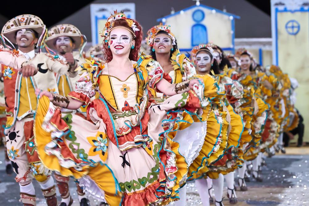 Capa da notícia: Distrito Junino 2025 estreou com muita dança e alegria no Riacho Fundo II e em Brazlândia